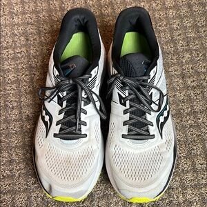 Saucony Men’s White and Black Athletic Running Shoes ~ Omni 19 ~ Size 11